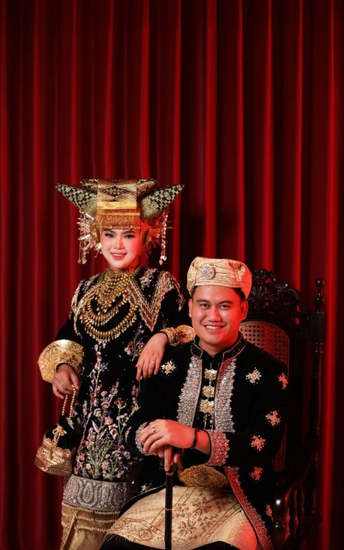 {"ARInfo":{"IsUseAR":false},"Version":"1.0.0","MakeupInfo":{"IsUseMakeup":false},"FaceliftInfo":{"IsChangeEyeLift":false,"IsChangeFacelift":false,"IsChangePostureLift":false,"IsChangeNose":false,"IsChangeFaceChin":false,"IsChangeMouth":false,"IsChangeThinFace":true},"BeautyInfo":{"SwitchMedicatedAcne":false,"IsAIBeauty":false,"IsBrightEyes":false,"IsSharpen":false,"IsOldBeauty":false,"IsReduceBlackEyes":false},"HandlerInfo":{"AppName":2},"FilterInfo":{"IsUseFilter":false},"AIGC":{"Label":1,"ContentProducer":"001191350200737895515300000","PropagateID":"t_mt1a3i5n7b6ee0144afe6d4f0db18f02ef6b749a17","ReservedCode1":"cecb752e5cdb4e87bb41e8cf71fb5afc","ProduceID":"t_mt1a3i5n7b6ee0144afe6d4f0db18f02ef6b749a17","ContentPropagator":"001191350200737895515300000","ReservedCode2":"e48c7243e03d407d85da55ba8a3ec582"}}