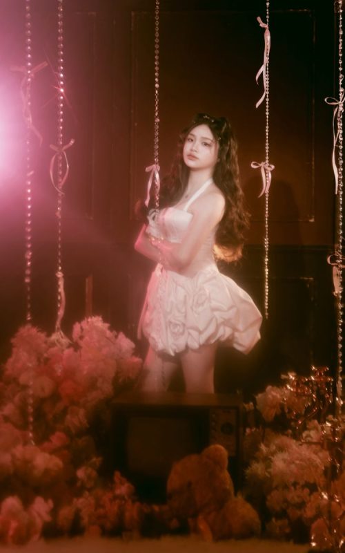 {"ARInfo":{"IsUseAR":false},"Version":"1.0.0","MakeupInfo":{"IsUseMakeup":false},"FaceliftInfo":{"IsChangeEyeLift":false,"IsChangeFacelift":false,"IsChangePostureLift":false,"IsChangeNose":false,"IsChangeFaceChin":false,"IsChangeMouth":false,"IsChangeThinFace":true},"BeautyInfo":{"SwitchMedicatedAcne":false,"IsAIBeauty":false,"IsBrightEyes":false,"IsSharpen":false,"IsOldBeauty":false,"IsReduceBlackEyes":false},"HandlerInfo":{"AppName":2},"FilterInfo":{"IsUseFilter":false}}