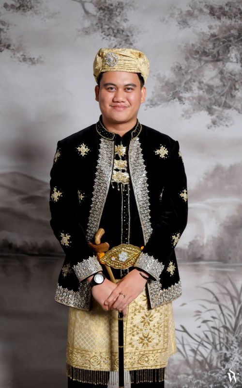 {"ARInfo":{"IsUseAR":false},"Version":"1.0.0","MakeupInfo":{"IsUseMakeup":false},"FaceliftInfo":{"IsChangeEyeLift":false,"IsChangeFacelift":false,"IsChangePostureLift":false,"IsChangeNose":false,"IsChangeFaceChin":false,"IsChangeMouth":false,"IsChangeThinFace":true},"BeautyInfo":{"SwitchMedicatedAcne":false,"IsAIBeauty":false,"IsBrightEyes":false,"IsSharpen":false,"IsOldBeauty":false,"IsReduceBlackEyes":false},"HandlerInfo":{"AppName":2},"FilterInfo":{"IsUseFilter":false}}